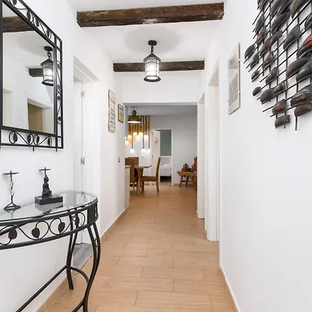 Chabela's Bed and Breakfast 2*